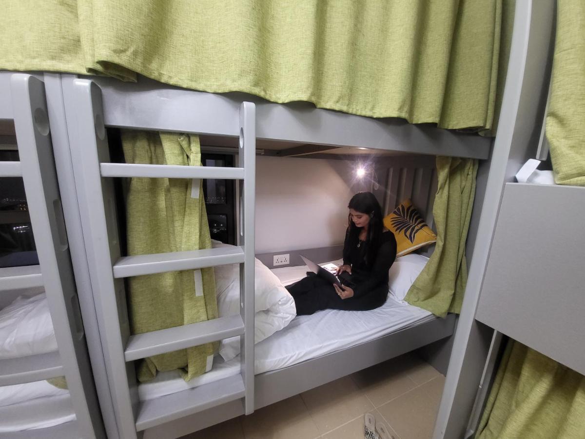 Pirates Bay Hostel Dubai Ngoại thất bức ảnh